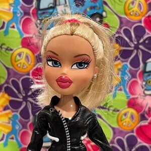 MGA Bratz Doll Dynamite Cloe Doll Black outfit & NO Shirt (Lot 15)
